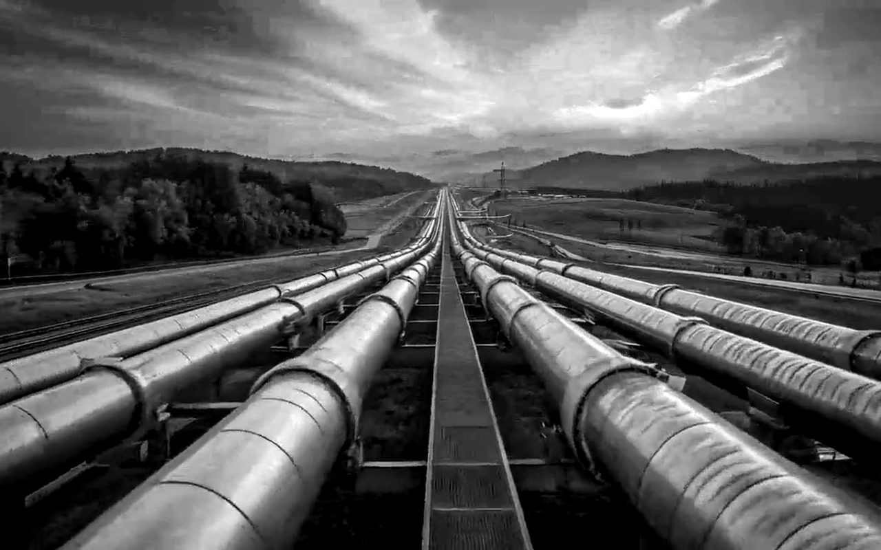 Pipelines running to the horizon